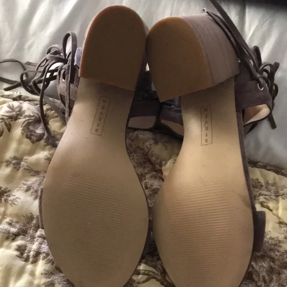 Steve Madden taupe sandals with chunky heel  NWOB - Picture 4 of 4